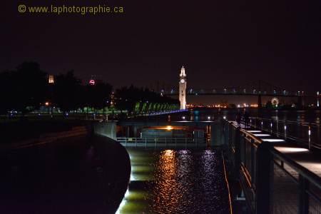 Photo � mains lev�es de l'horloge du Vieux Montr�al � ISO 2500