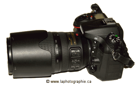 Photo d'un appareil photo Nikon D7100 avec un objectif 70-300 vr